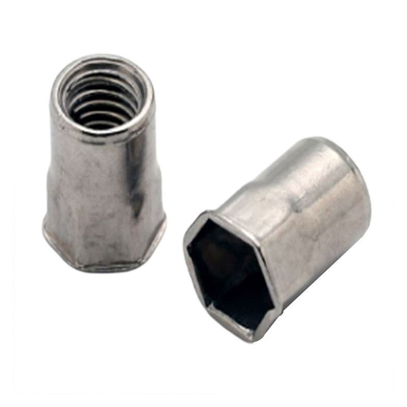 Tuercas de remache hexagonales internas y externas avellanadas pequeñas